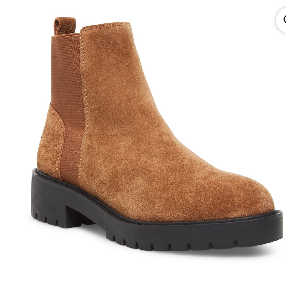 NWT Steve Madden Gliding Chelsea Boot